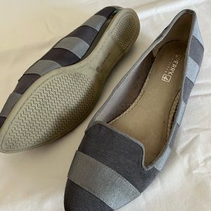 SPERRY size 7, women’s grey striped point toe flat